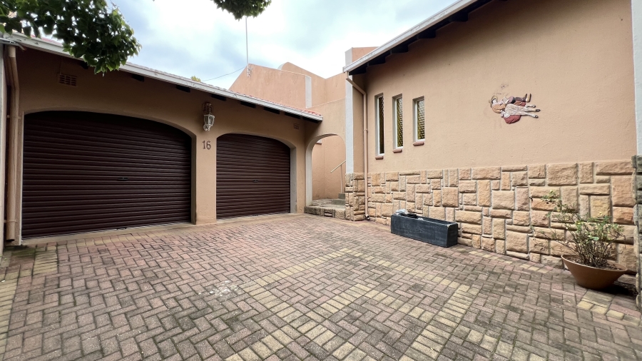 3 Bedroom Property for Sale in Helikonpark Gauteng