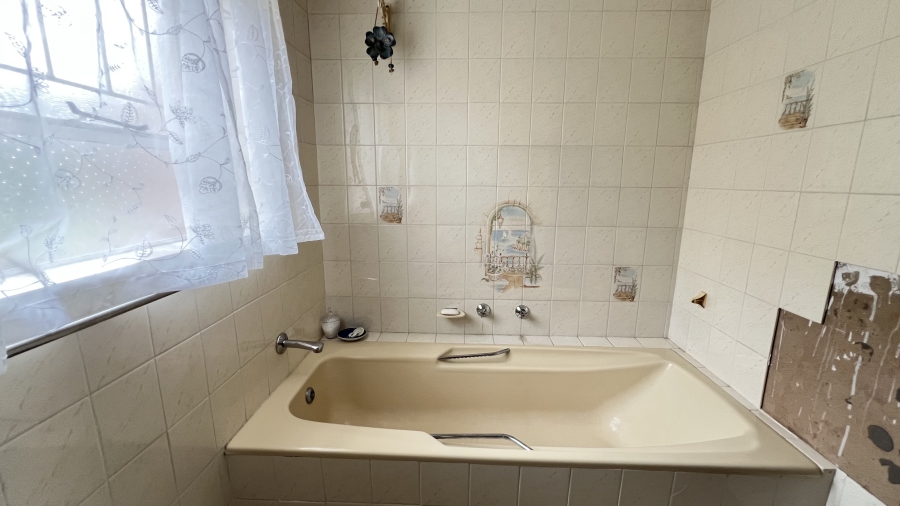 3 Bedroom Property for Sale in Helikonpark Gauteng