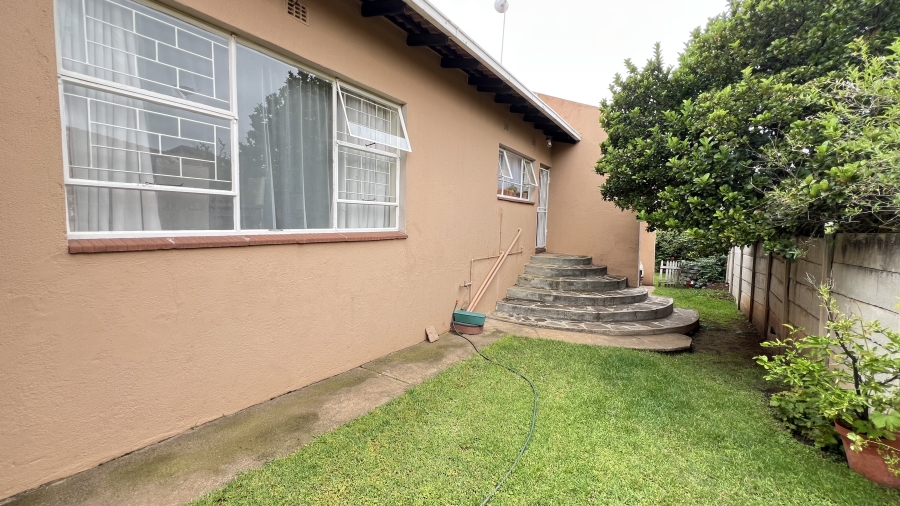 3 Bedroom Property for Sale in Helikonpark Gauteng