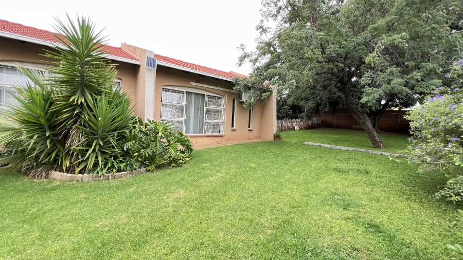 3 Bedroom Property for Sale in Helikonpark Gauteng