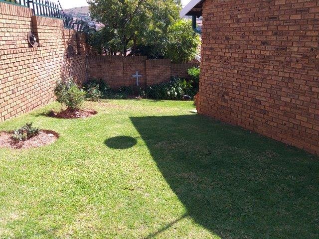 To Let 2 Bedroom Property for Rent in Rangeview Gauteng