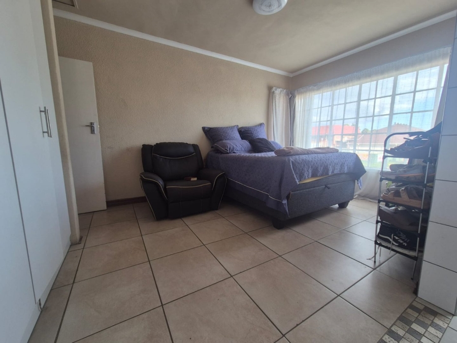 2 Bedroom Property for Sale in Greenhills Gauteng