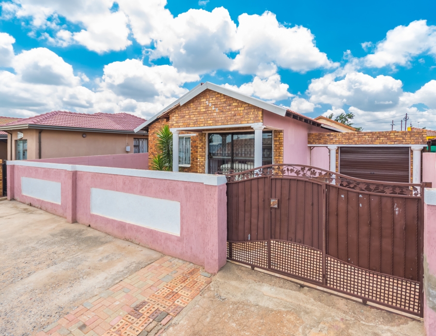 3 Bedroom Property for Sale in Mohlakeng Gauteng