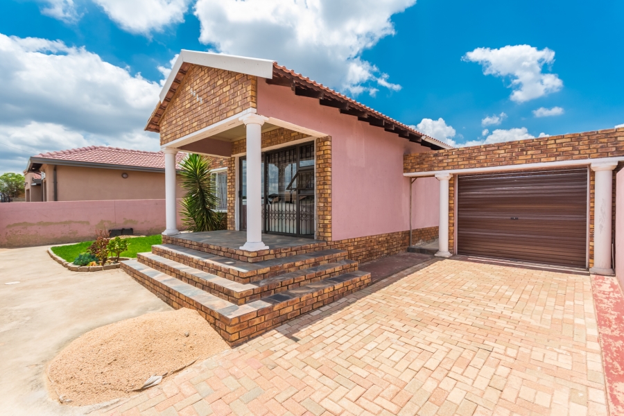 3 Bedroom Property for Sale in Mohlakeng Gauteng