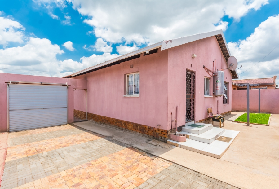 3 Bedroom Property for Sale in Mohlakeng Gauteng