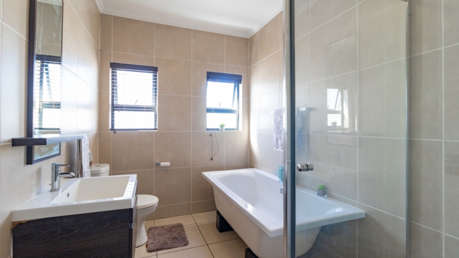 2 Bedroom Property for Sale in Greenstone Hill Gauteng