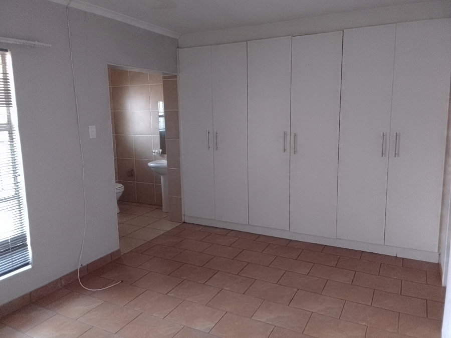 2 Bedroom Property for Sale in Vanderbijlpark SE 4 Gauteng