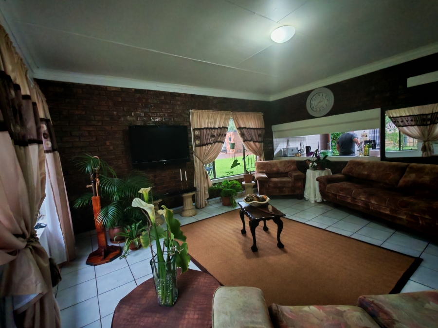 11 Bedroom Property for Sale in Patryshoek A H Gauteng