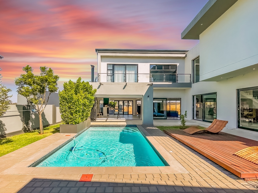 To Let 5 Bedroom Property for Rent in Midstream Ridge Gauteng