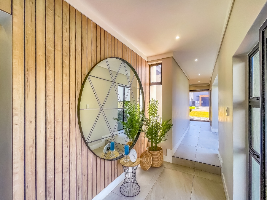 To Let 5 Bedroom Property for Rent in Midstream Ridge Gauteng