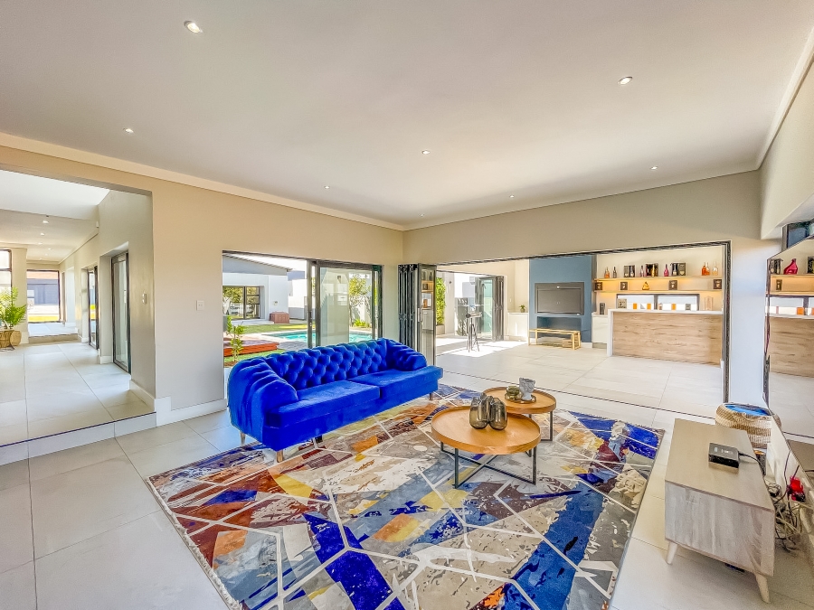 To Let 5 Bedroom Property for Rent in Midstream Ridge Gauteng