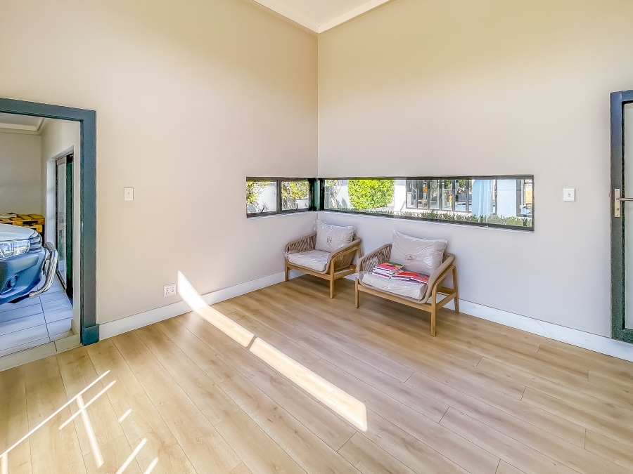 To Let 5 Bedroom Property for Rent in Midstream Ridge Gauteng