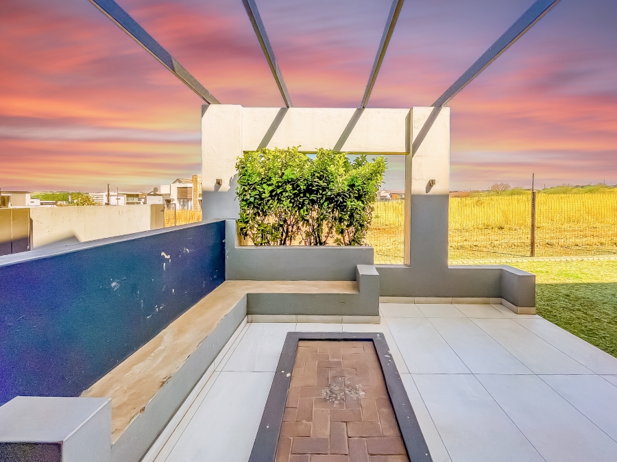 To Let 5 Bedroom Property for Rent in Midstream Ridge Gauteng