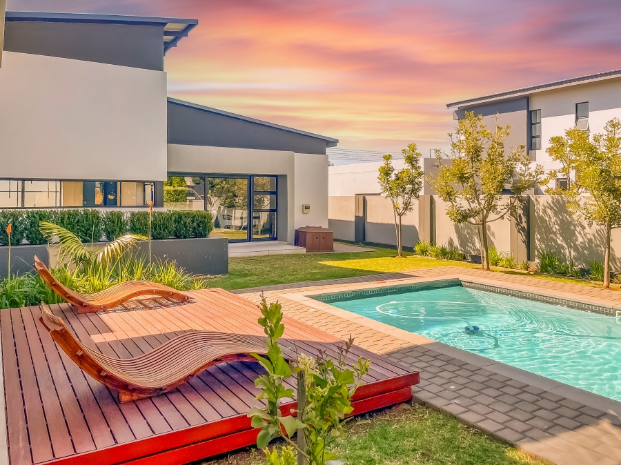 To Let 5 Bedroom Property for Rent in Midstream Ridge Gauteng