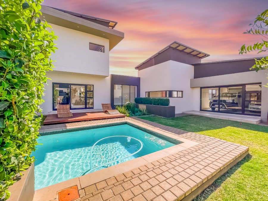 To Let 5 Bedroom Property for Rent in Midstream Ridge Gauteng