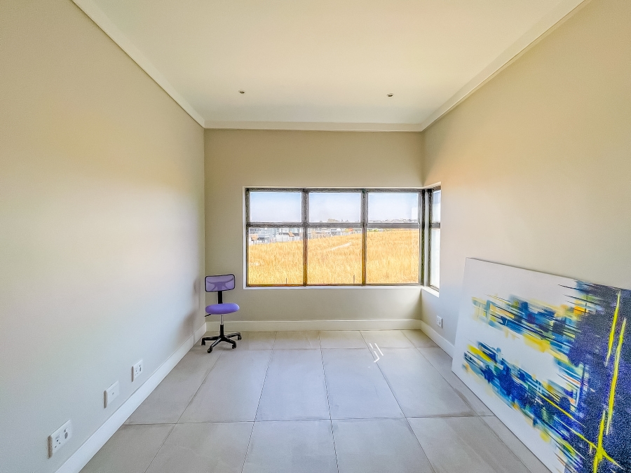 To Let 5 Bedroom Property for Rent in Midstream Ridge Gauteng