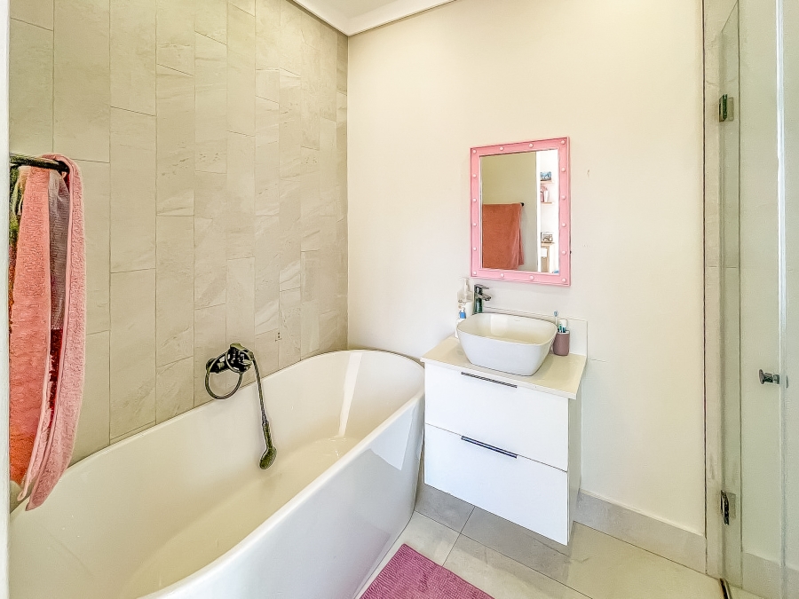 To Let 5 Bedroom Property for Rent in Midstream Ridge Gauteng