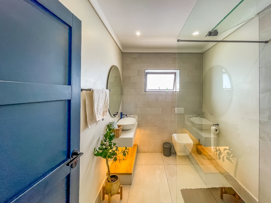 To Let 5 Bedroom Property for Rent in Midstream Ridge Gauteng