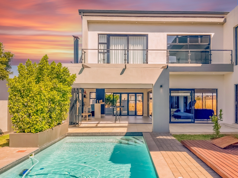 To Let 5 Bedroom Property for Rent in Midstream Ridge Gauteng