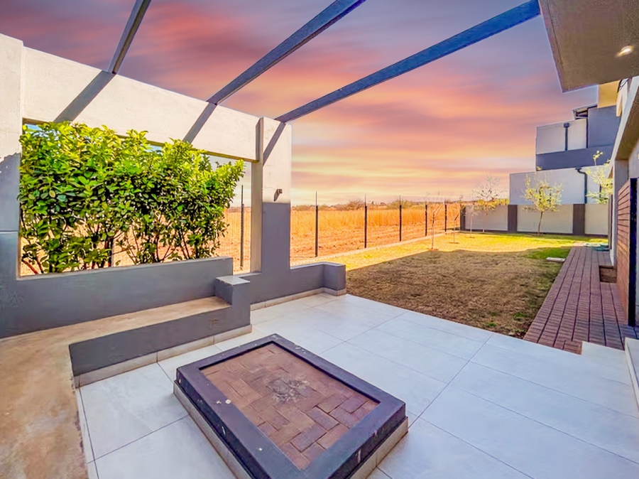 To Let 5 Bedroom Property for Rent in Midstream Ridge Gauteng