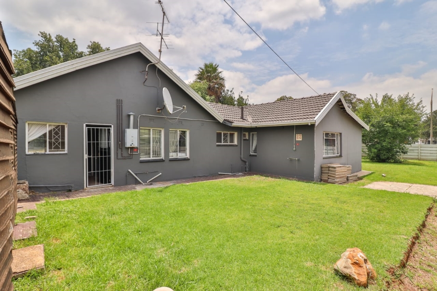 4 Bedroom Property for Sale in General Albertspark Gauteng