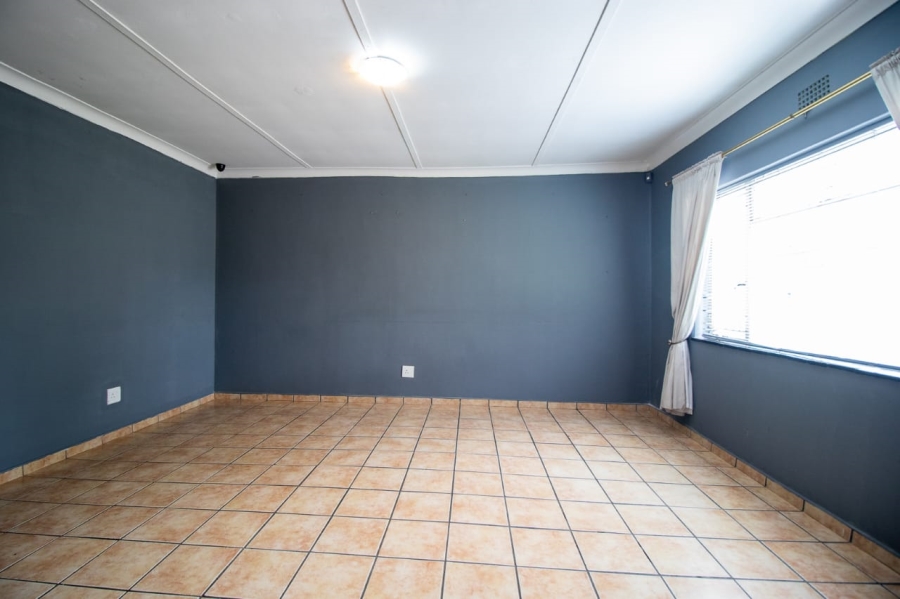 4 Bedroom Property for Sale in General Albertspark Gauteng