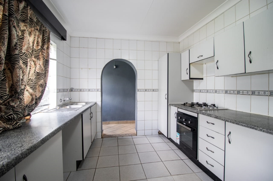 4 Bedroom Property for Sale in General Albertspark Gauteng