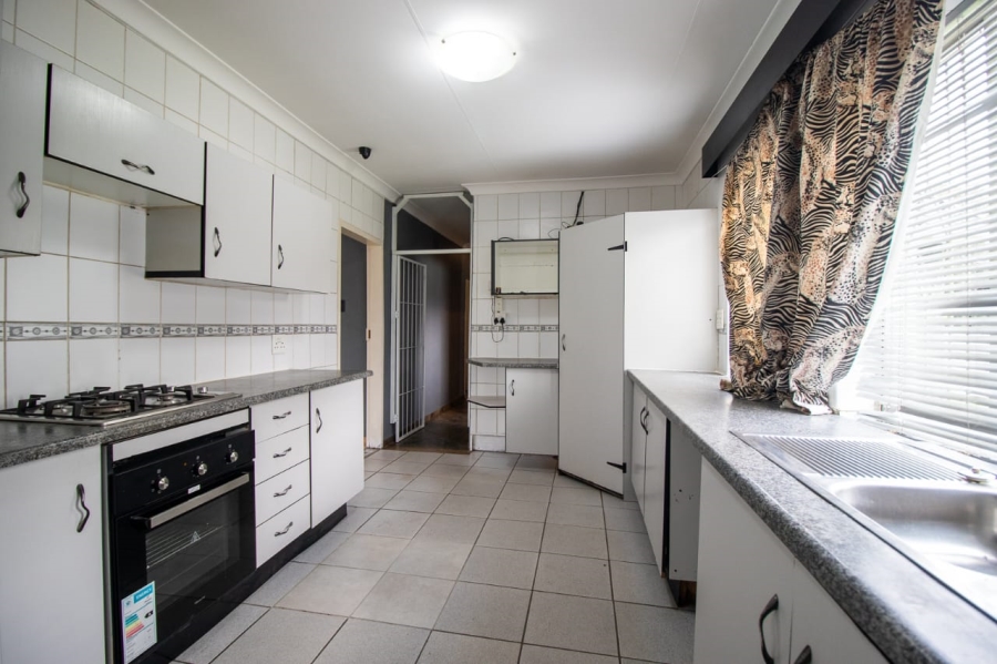 4 Bedroom Property for Sale in General Albertspark Gauteng