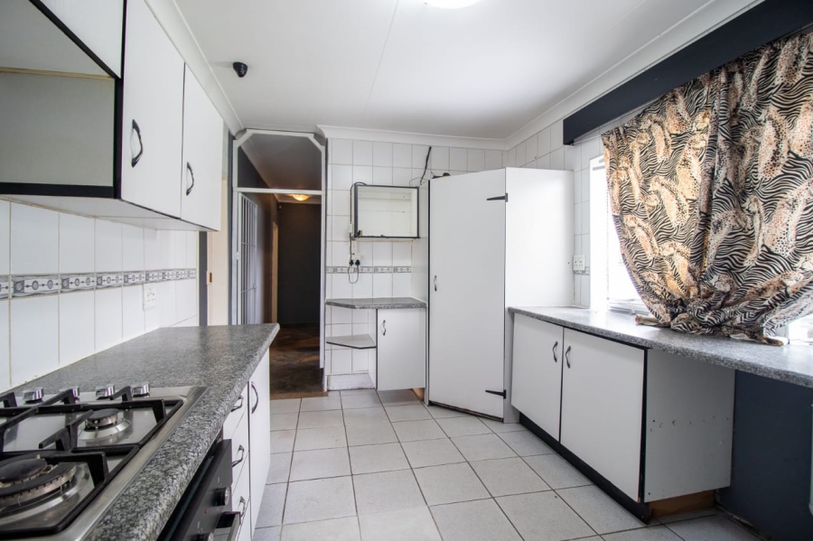 4 Bedroom Property for Sale in General Albertspark Gauteng