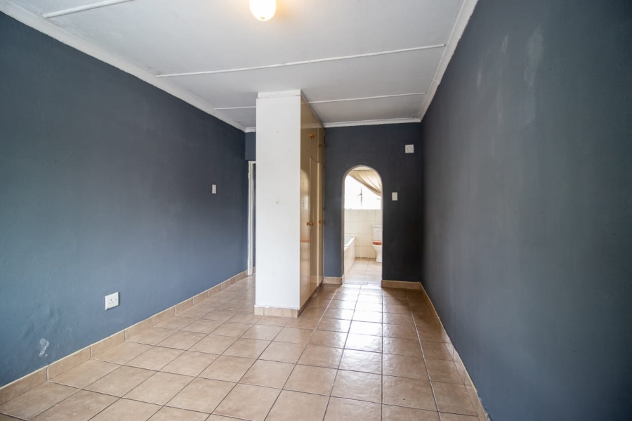 4 Bedroom Property for Sale in General Albertspark Gauteng