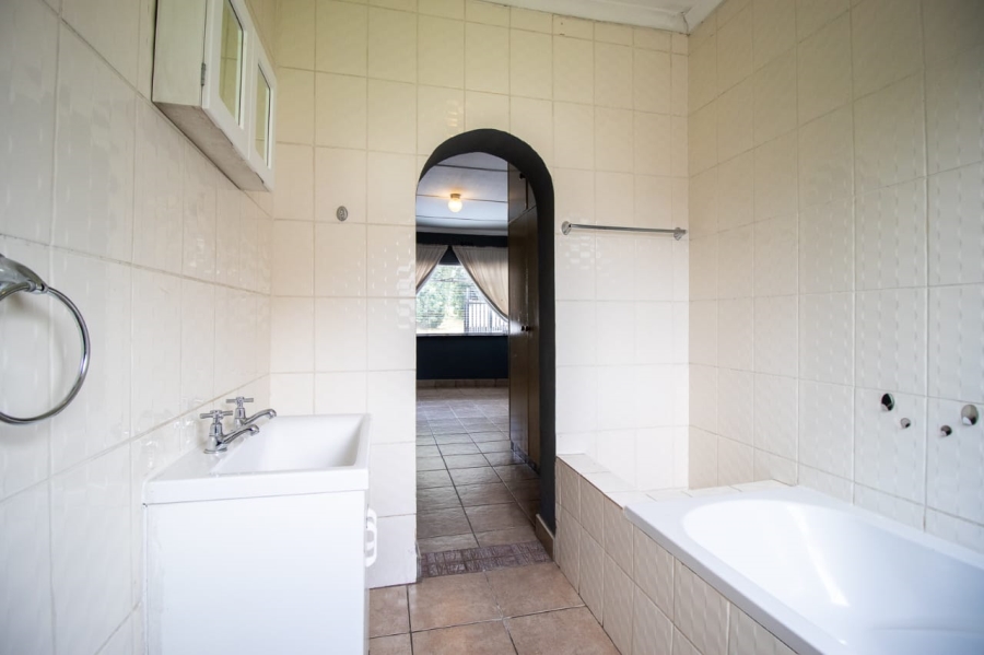 4 Bedroom Property for Sale in General Albertspark Gauteng