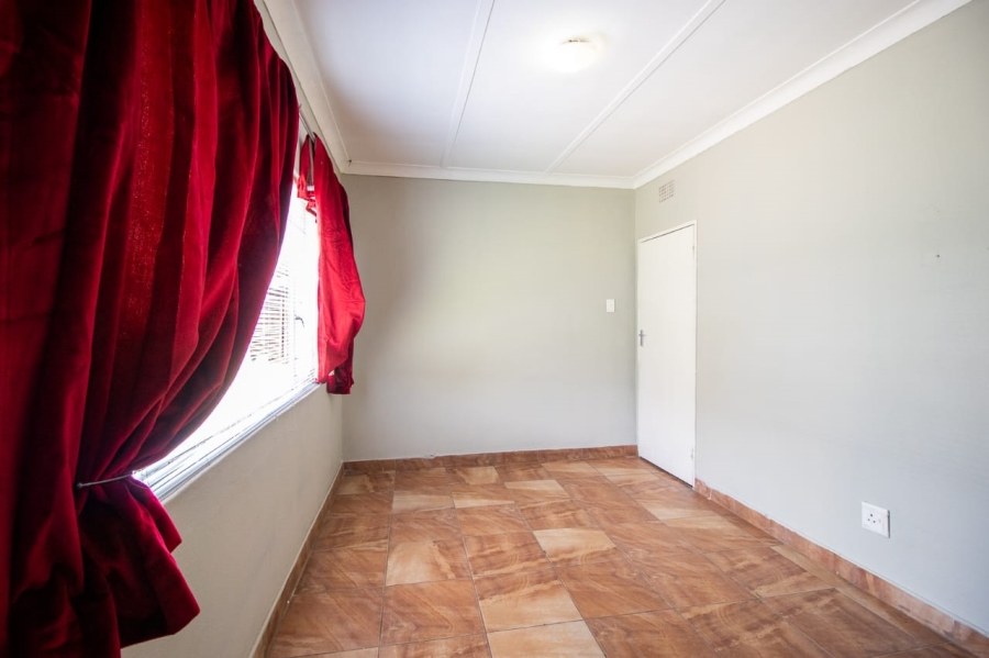 4 Bedroom Property for Sale in General Albertspark Gauteng