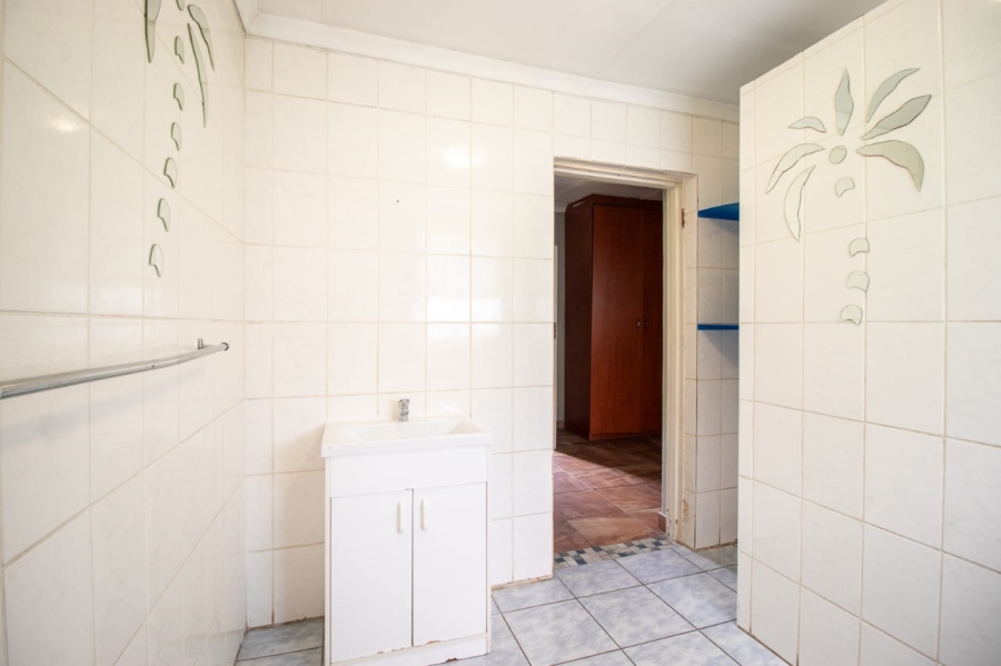 4 Bedroom Property for Sale in General Albertspark Gauteng