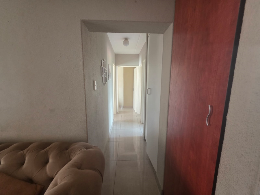 To Let 3 Bedroom Property for Rent in Castleview Gauteng