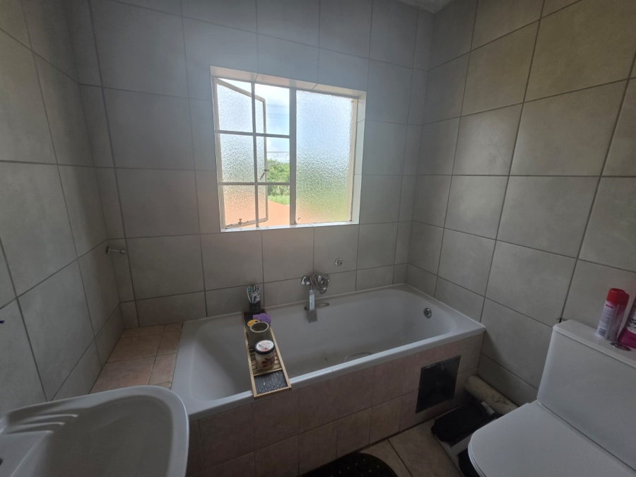 To Let 3 Bedroom Property for Rent in Castleview Gauteng