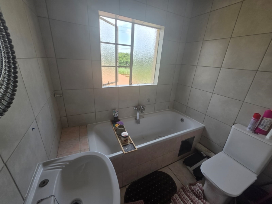 To Let 3 Bedroom Property for Rent in Castleview Gauteng