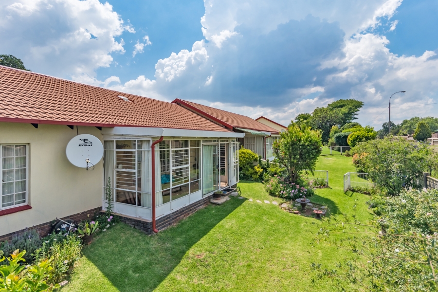 2 Bedroom Property for Sale in Helderkruin Gauteng