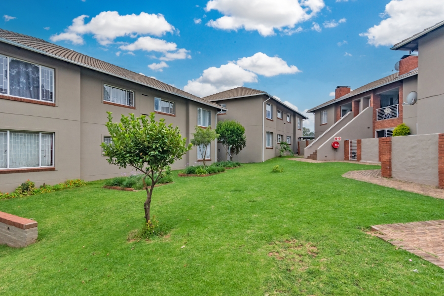 2 Bedroom Property for Sale in Florida Glen Gauteng