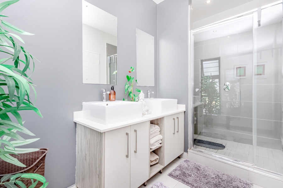 3 Bedroom Property for Sale in Broadacres Gauteng