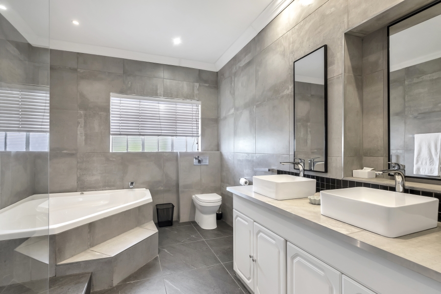 4 Bedroom Property for Sale in Atholl Gauteng