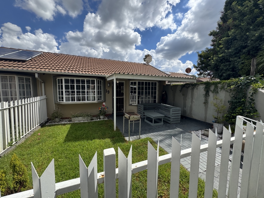 To Let 1 Bedroom Property for Rent in Dalpark Gauteng