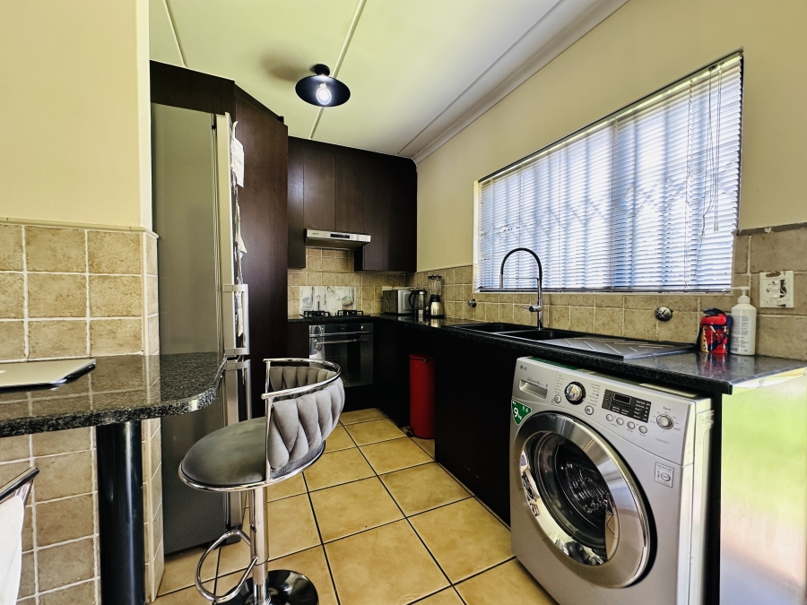 3 Bedroom Property for Sale in Albertsdal Gauteng