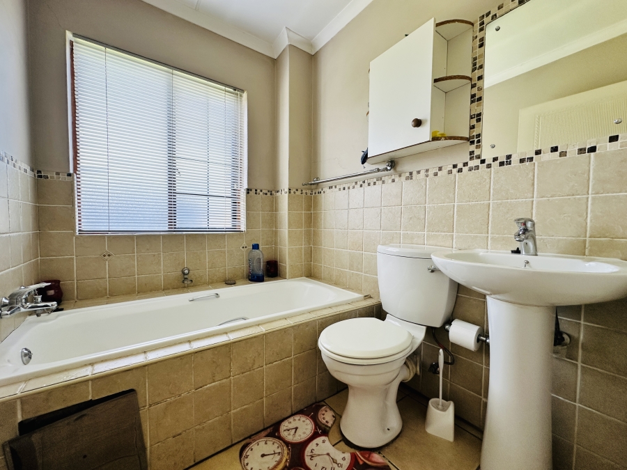 3 Bedroom Property for Sale in Albertsdal Gauteng