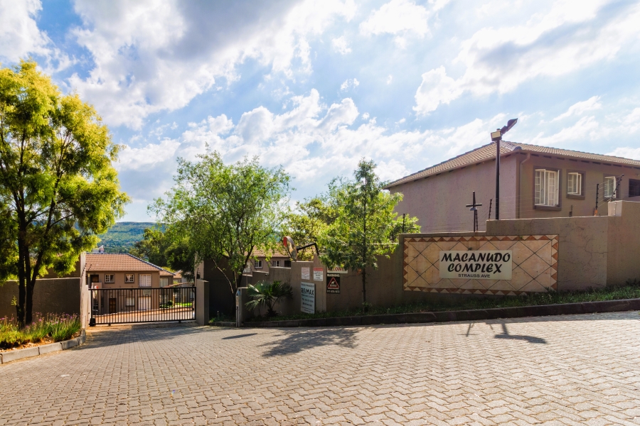 2 Bedroom Property for Sale in Wilgeheuwel Gauteng