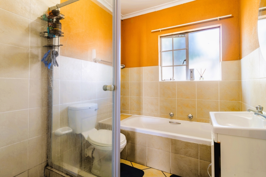 2 Bedroom Property for Sale in Wilgeheuwel Gauteng