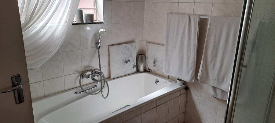 5 Bedroom Property for Sale in Northwold Gauteng