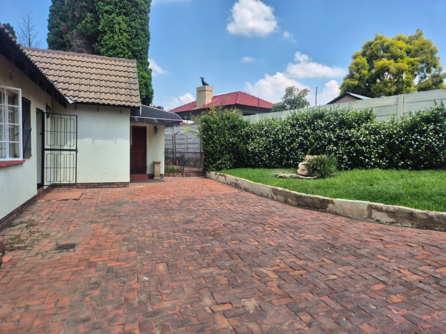 3 Bedroom Property for Sale in Buccleuch Gauteng