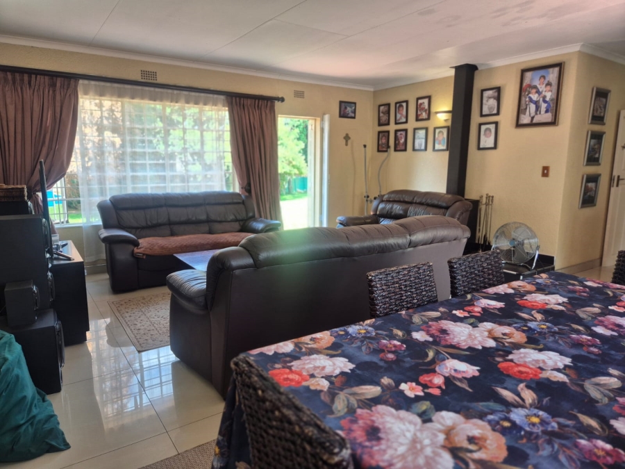 3 Bedroom Property for Sale in Buccleuch Gauteng