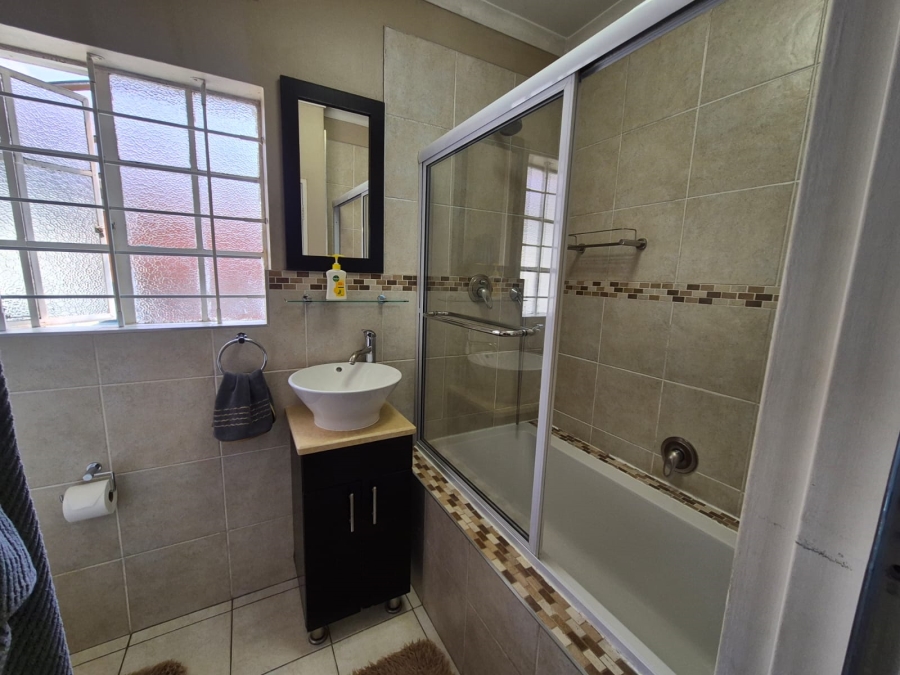 3 Bedroom Property for Sale in Buccleuch Gauteng