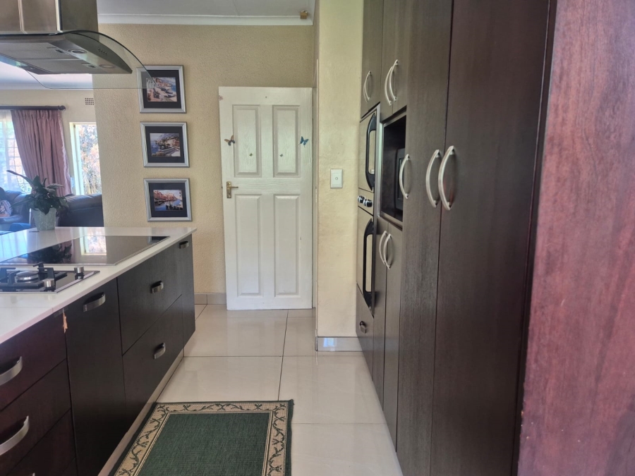 3 Bedroom Property for Sale in Buccleuch Gauteng